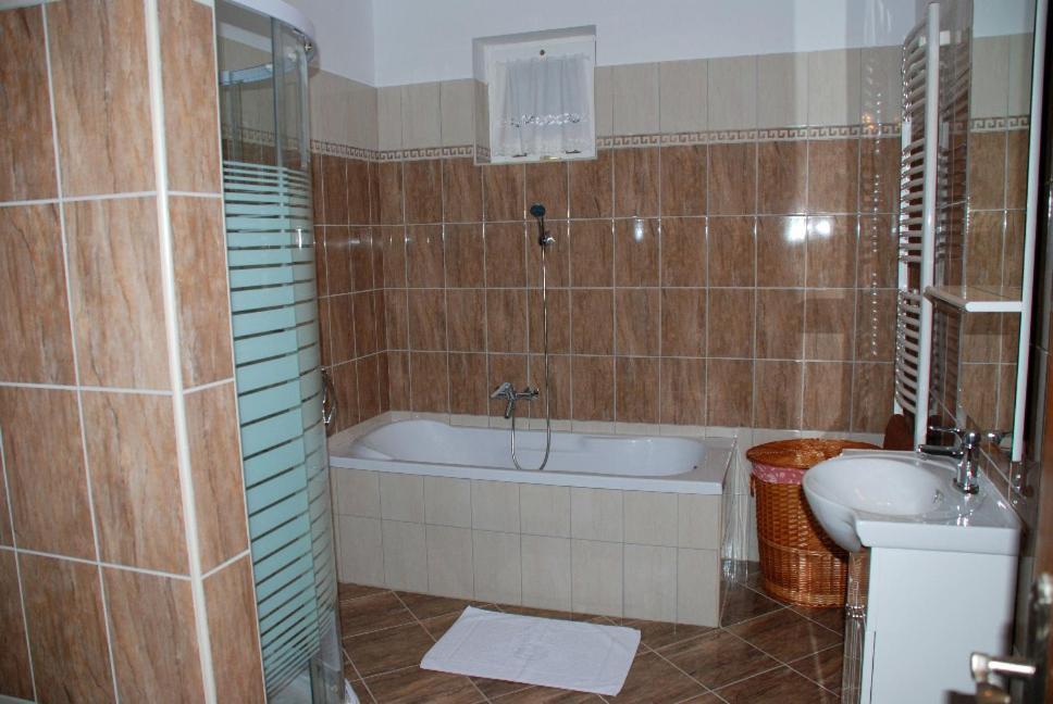 Janus Apartman Sárvár Zimmer foto